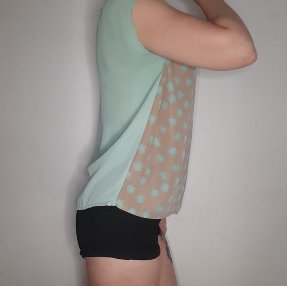 Hello Kitty X Forever 21 Sleeveless Blouse. - Picture 3 of 4